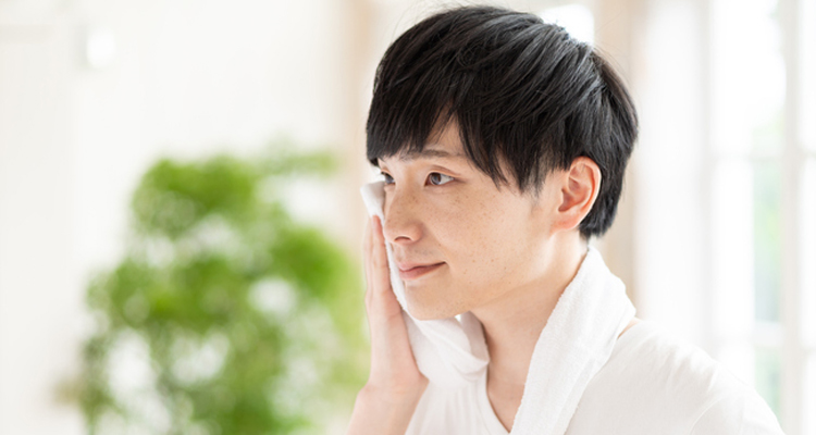 男性とスキンケアのイメージ