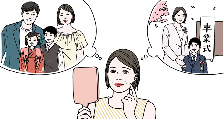鏡を見て肌の変化が気になっている女性